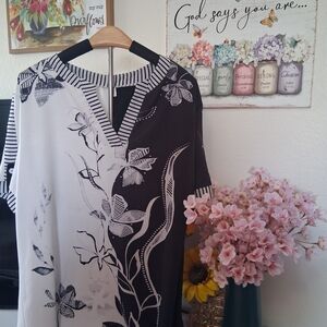 Monochrome Floral V-Neck Women's Tee